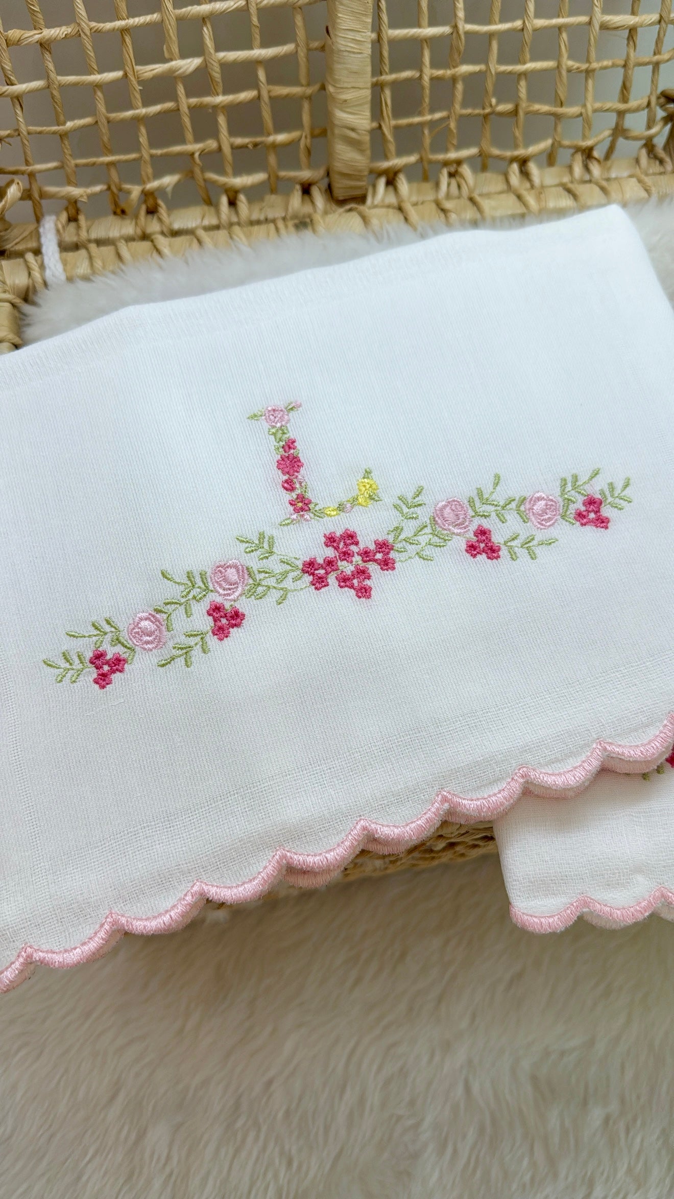 Kit 3 Fraldas Bordadas Letra em Flor