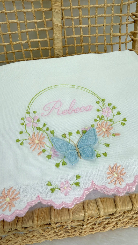 Kit de 3 fraldas Bordadas Brasão com borboleta 3D