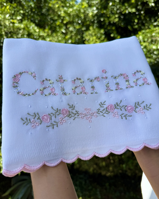 Kit 3 Fraldas Bordadas Monograma Versailles