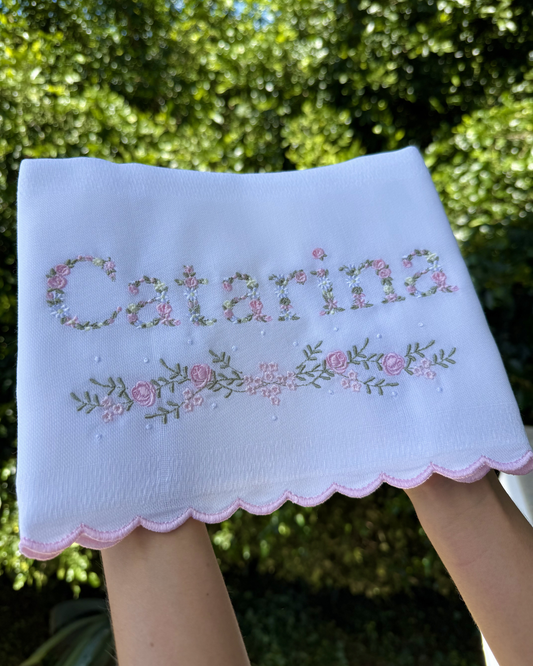 Kit 3 Fraldas Bordadas Monograma Versailles